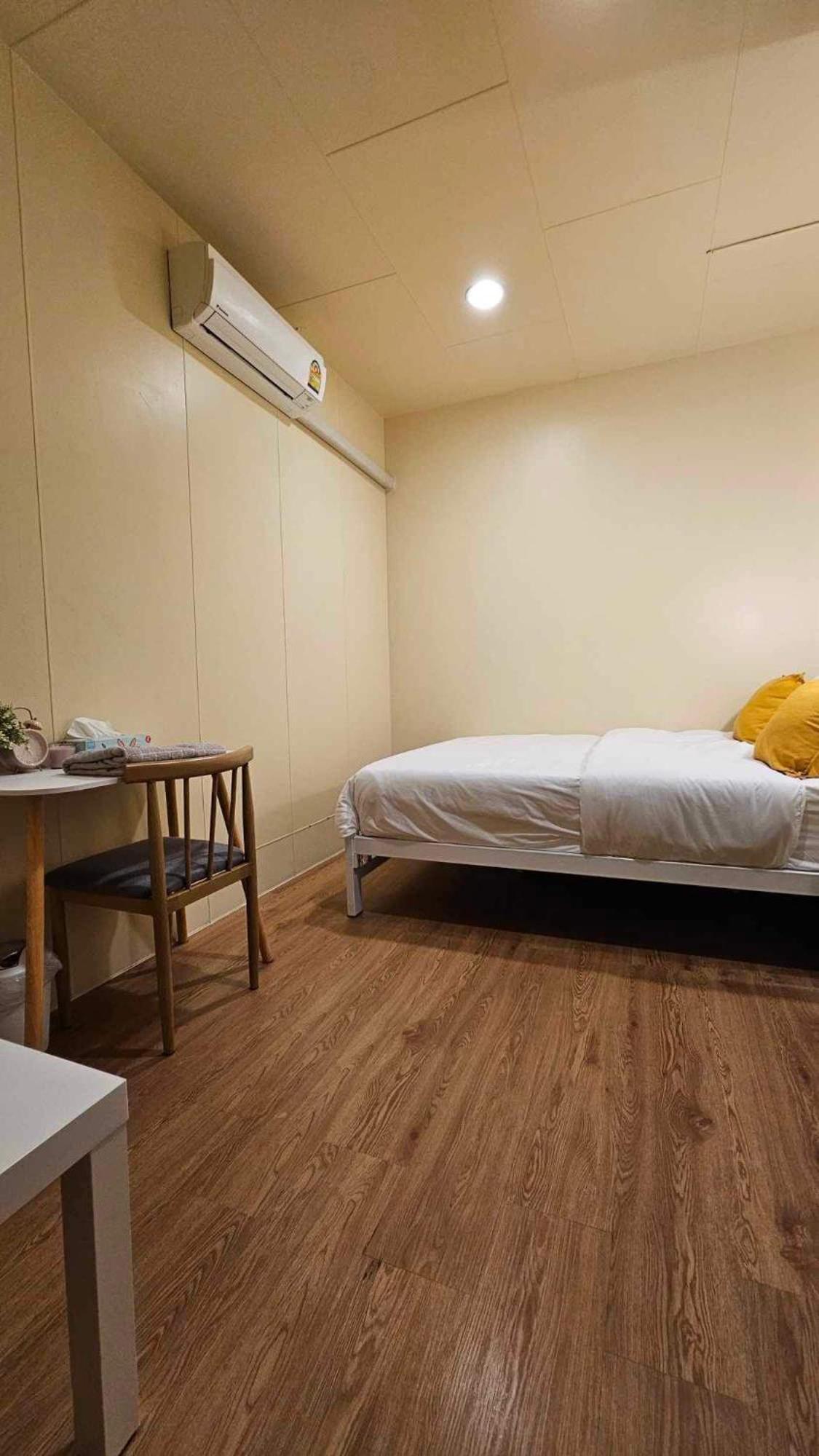 W District Guesthouse Bangkok Kültér fotó