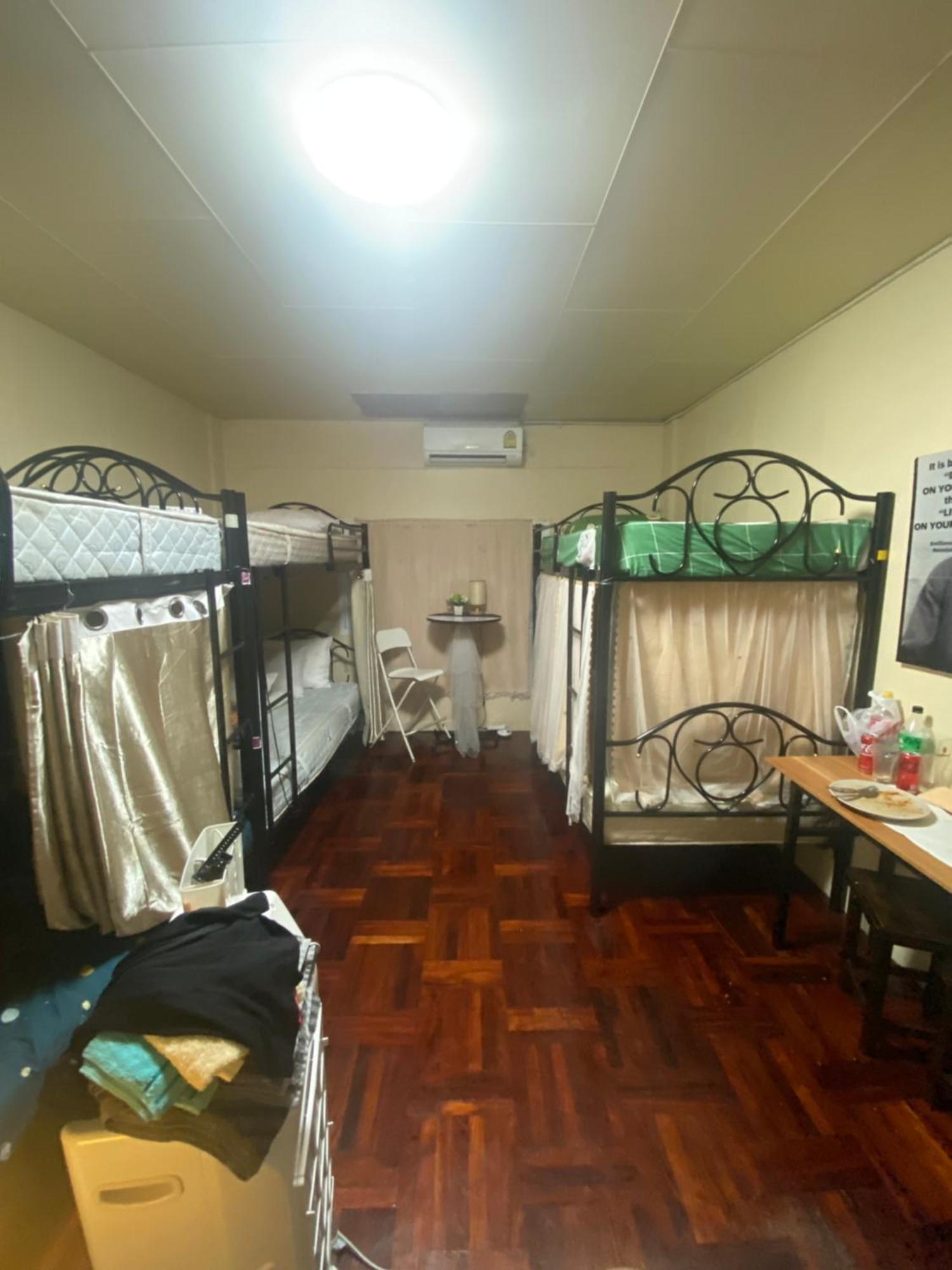 W District Guesthouse Bangkok Kültér fotó