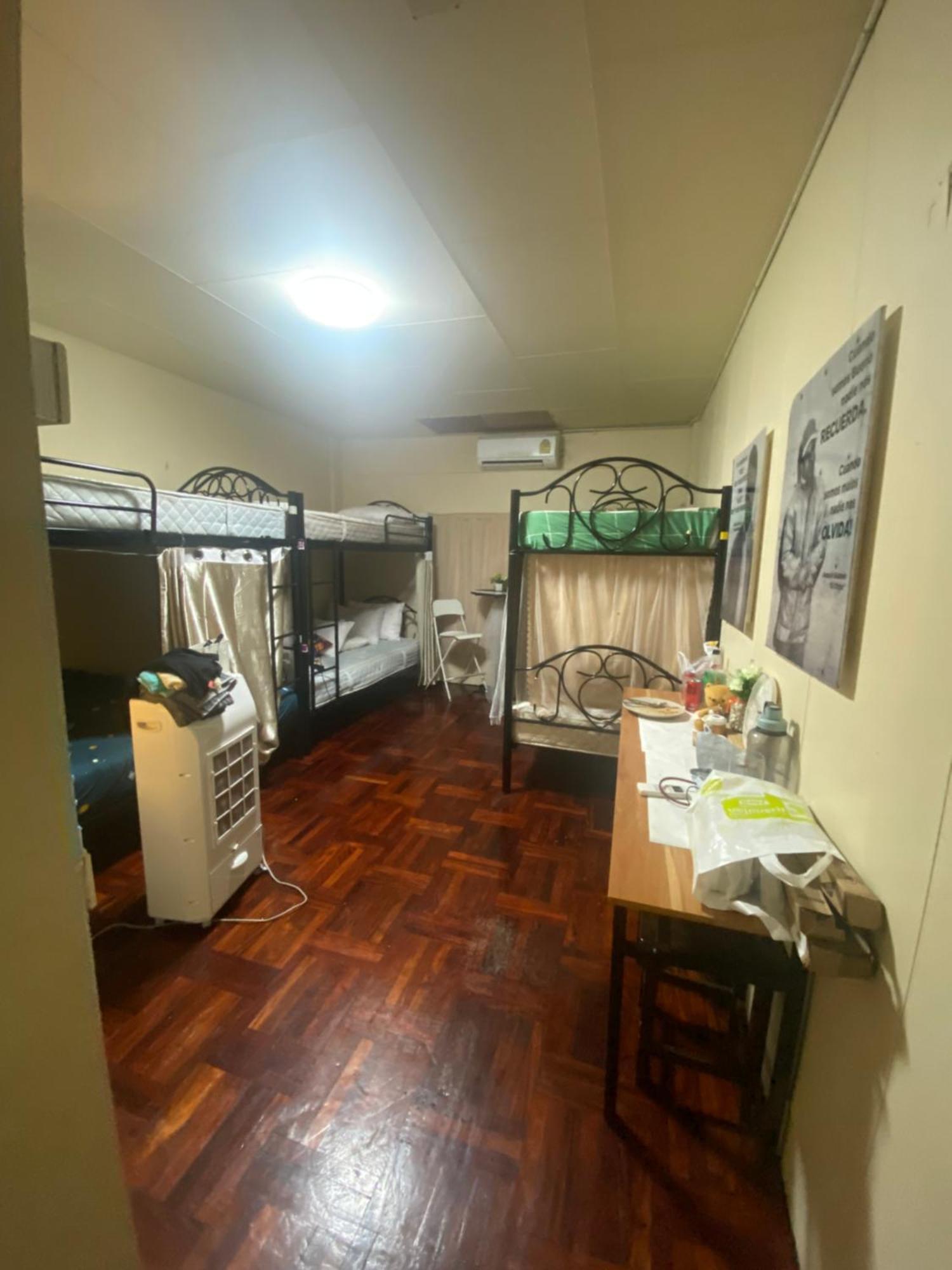 W District Guesthouse Bangkok Kültér fotó